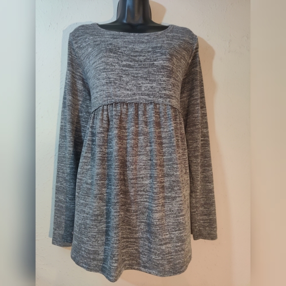 Isabel Maternity by Ingrid & Isabel Tops - Isabel maternity top size medium grey Isabel Maternity by Ingrid & Isabel Tops - Isabel maternity top size medium grey